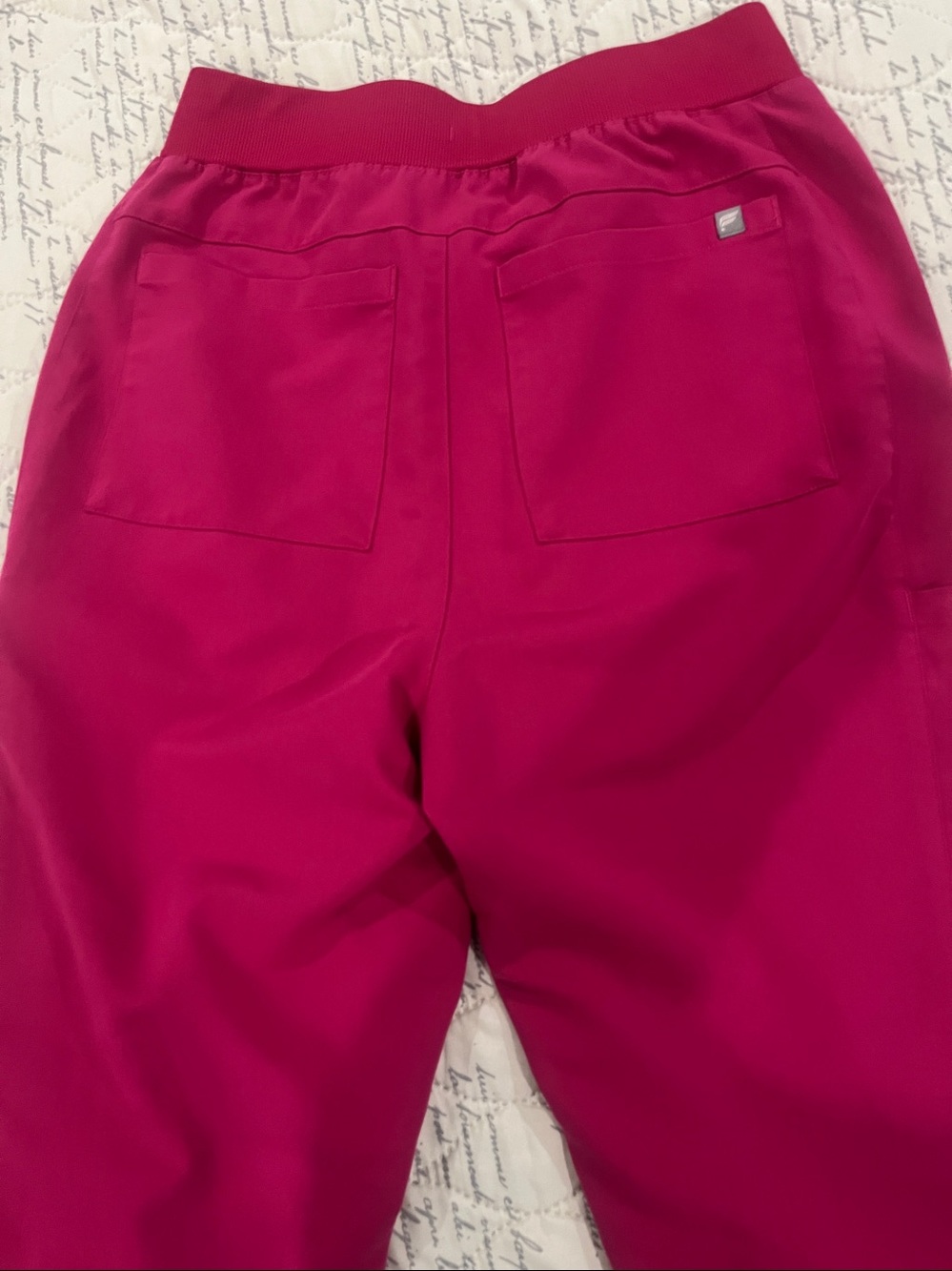 Fabletics Vibrant Pink Performance Scrub Set - Picture 4 of 5